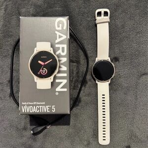 Garmin Vivoactive 5 Smartwatch - Cream